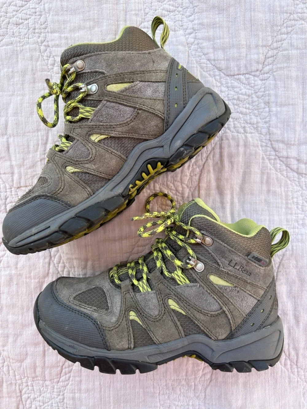 Kids Waterproof Lace-Up Trail Model Hiking Boots - sz 6